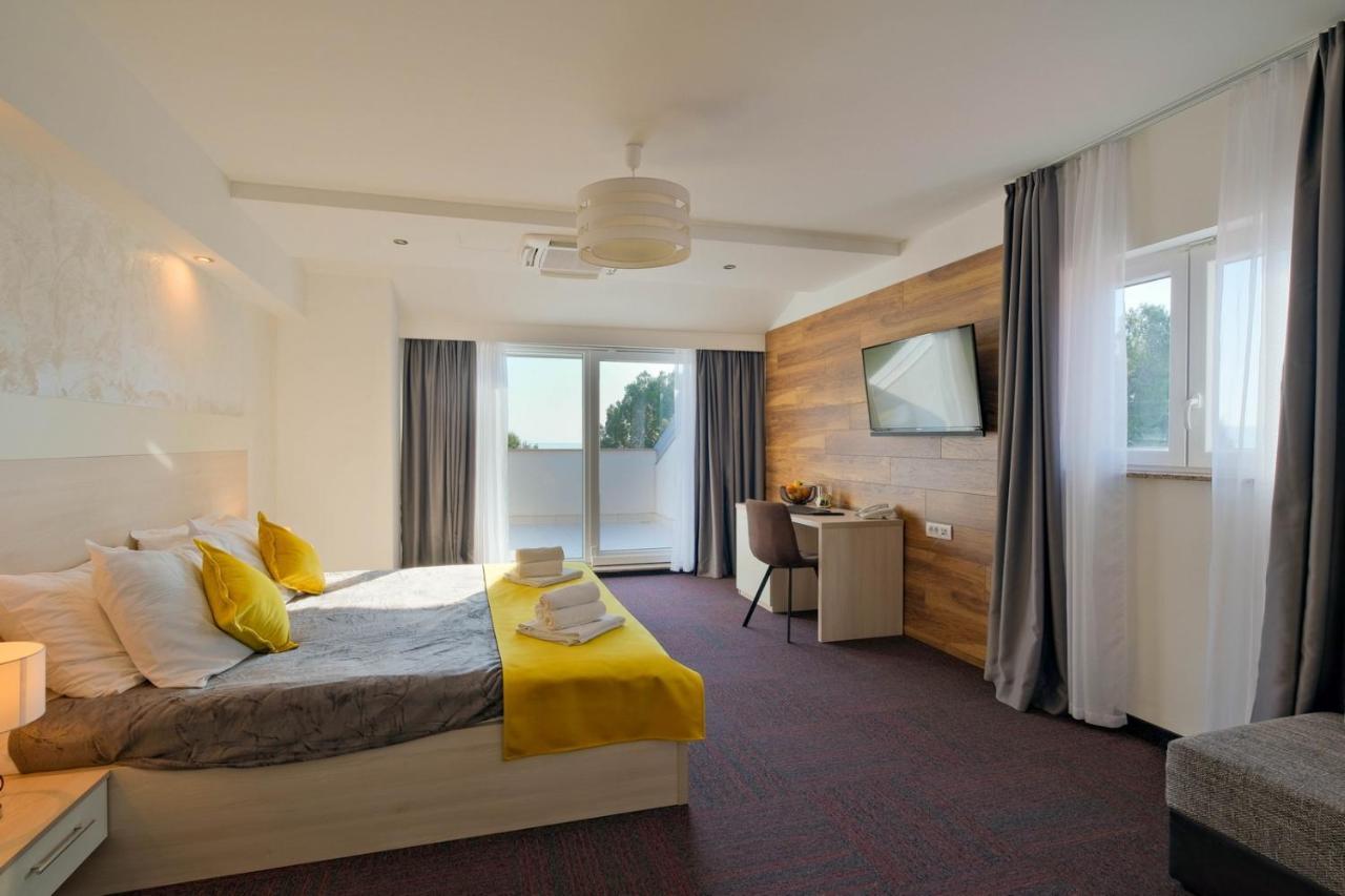 Hotel Bor Кърк Екстериор снимка