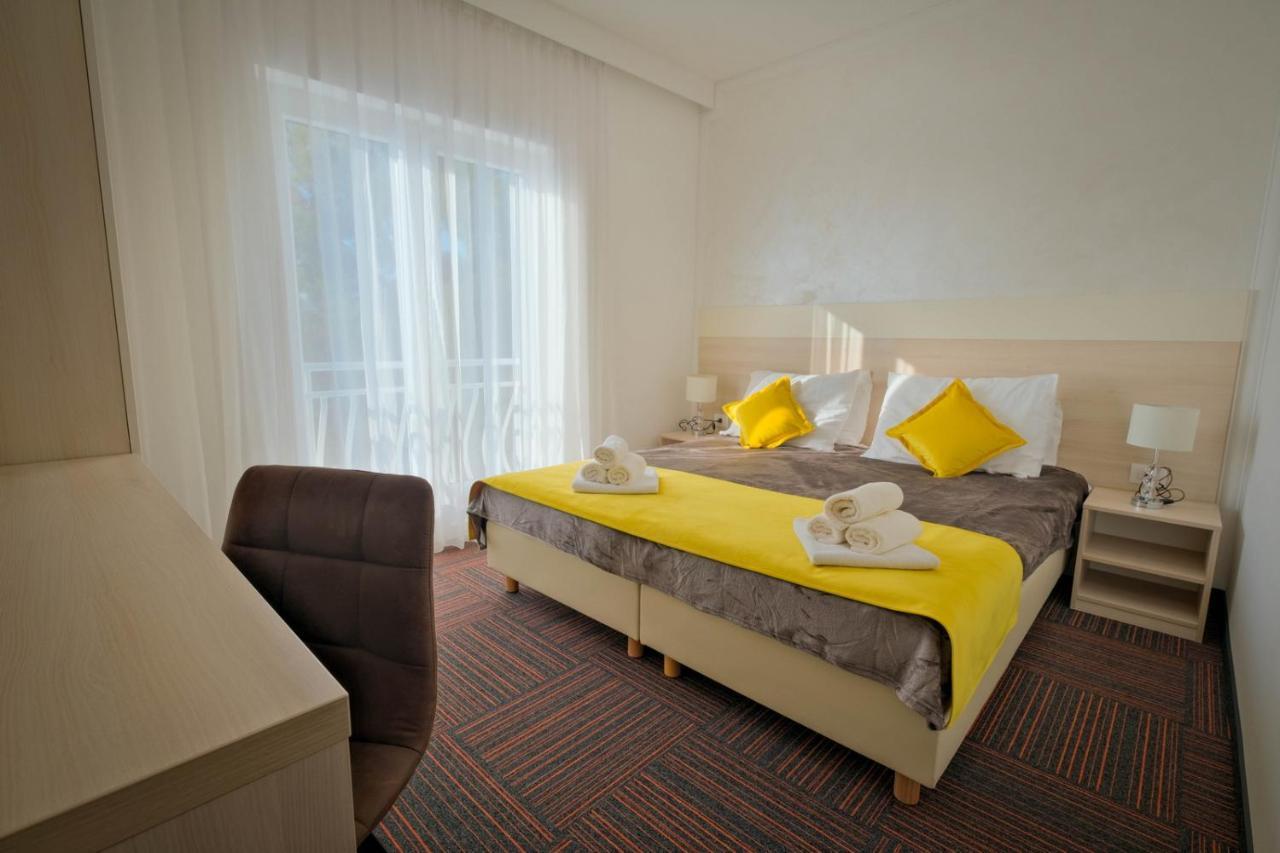 Hotel Bor Кърк Екстериор снимка