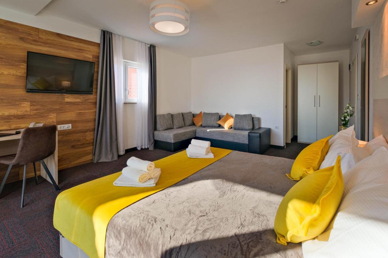 Hotel Bor Кърк Екстериор снимка