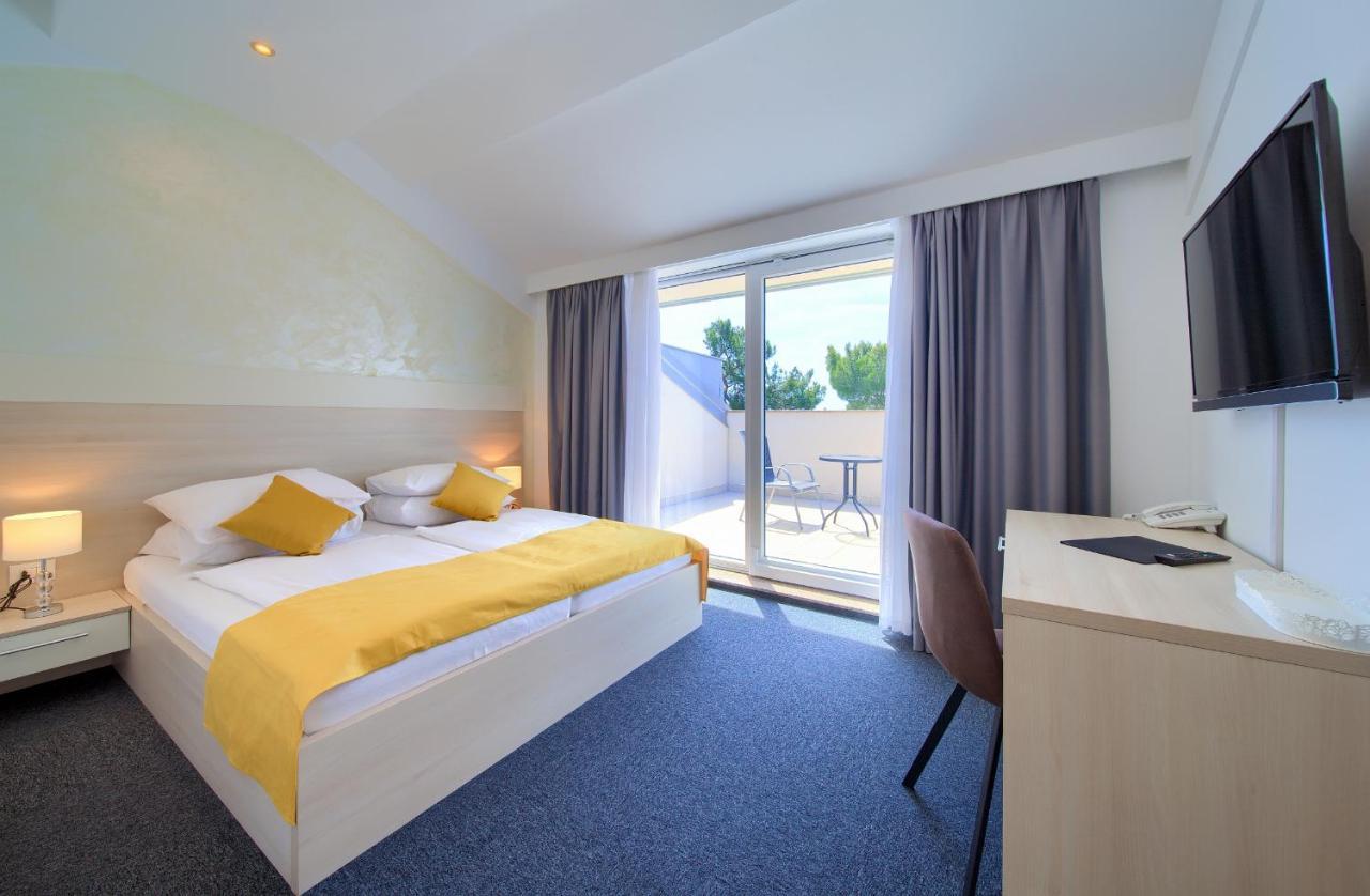 Hotel Bor Кърк Екстериор снимка