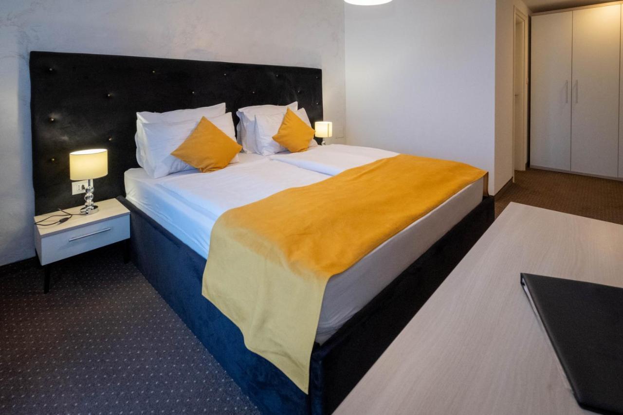 Hotel Bor Кърк Екстериор снимка